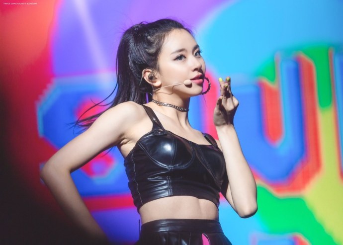 [TWICE][分享]180525 登上NAVER首頁的彩瑛：享受尋找嘗試新的妝容很hot！ 