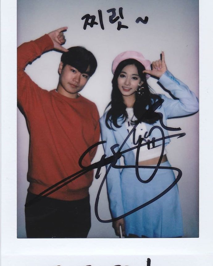 [TWICE][分享]180525 登上NAVER首頁的彩瑛：享受尋找嘗試新的妝容很hot！ 