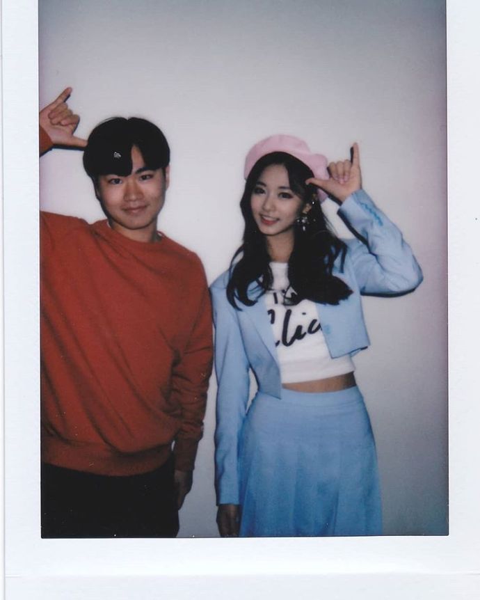 [TWICE][分享]180525 登上NAVER首頁的彩瑛：享受尋找嘗試新的妝容很hot！ 