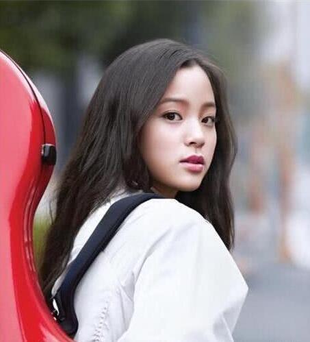 房祖名戀情曝光，成龍十分滿意，網友：這次終於給成龍長臉了！