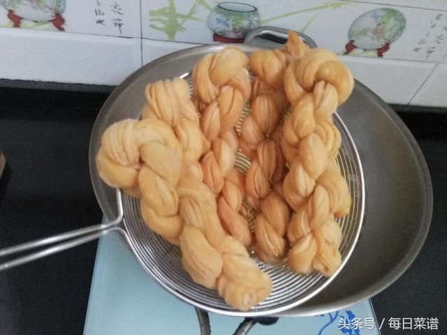半碗油酥，一碗面，自製千層麻花，香甜酥脆，層次多，做法超簡單