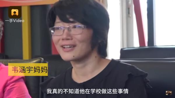 10歲男孩當起「專屬大白」照顧「無法走路的同學」長達4年！不知情媽媽聽到兒子的回答後...感動落淚！ 