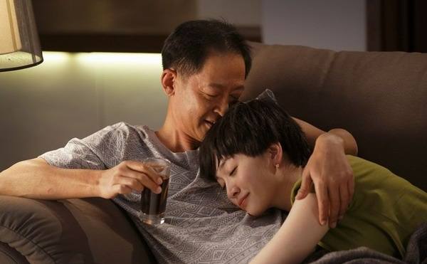 我娶小二十歲老婆，每次同房後她都要去廁所半小時，那一天我推開門「發現的一幕」，讓我憤然離婚！