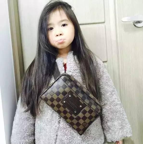 5歲韓菲混血小女孩因太可愛，中東土豪將她全家接到杜拜包養，如今女孩卻變成這個樣...