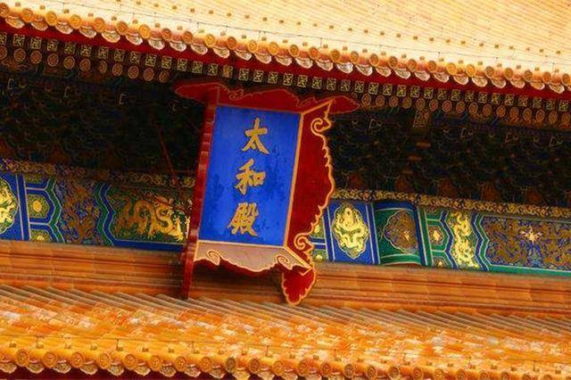袁世凱當上皇上後，竟然特地將龍椅後移了3米，原來就是怕這面「神奇鏡子」... 