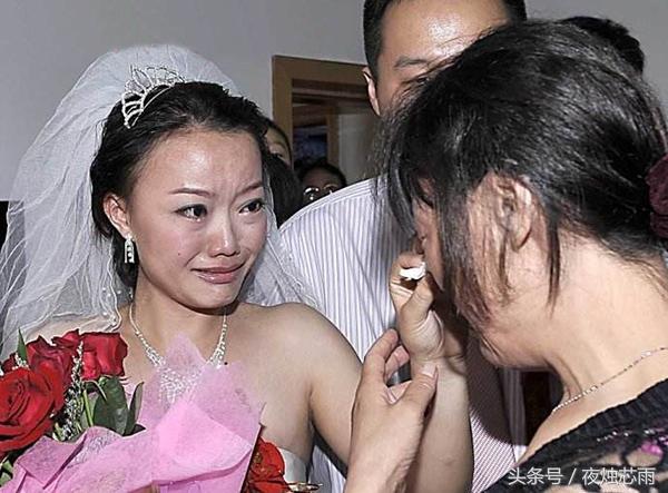 嫁給二婚老公父母反對，成後媽養三個孩子，婆婆一句話我悔不當初