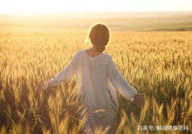四個女孩，你覺得誰的背影最美？測出你內心的渴望！  