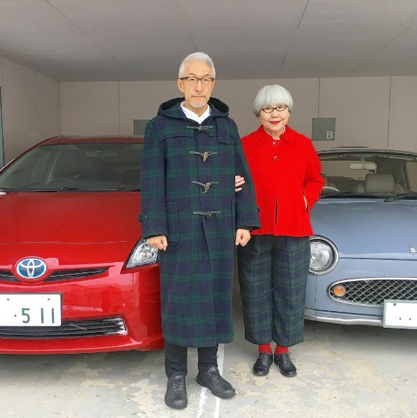 日本60歲夫妻「37年來每天穿情侶裝」潮爆，時尚總監級穿搭讓網友直呼老了也要像他們一樣！