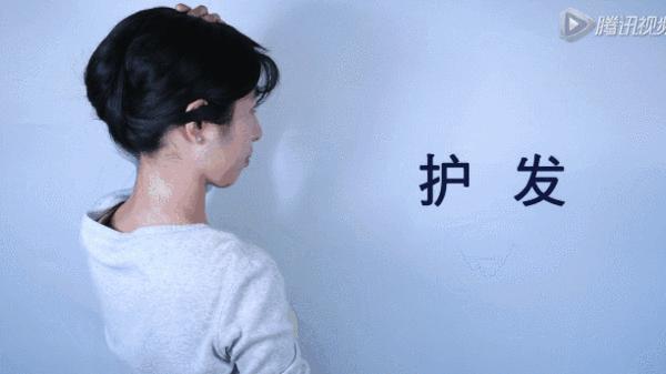 她撕了一張「保鮮膜」放在浴室外的腳踏墊下，居然就簡單解決媽媽多年來的困擾了！ 