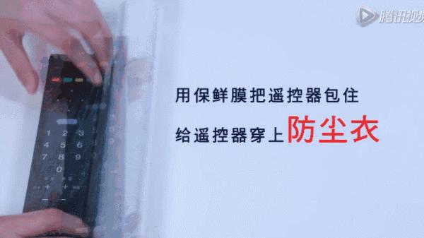 她撕了一張「保鮮膜」放在浴室外的腳踏墊下，居然就簡單解決媽媽多年來的困擾了！ 