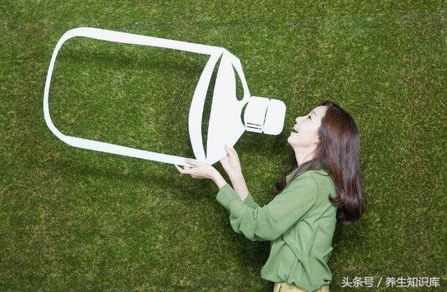 一天當中，這4個時刻，要喝好「救命水」，很重要，不渴也要喝！
