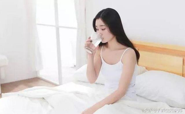 一天當中，這4個時刻，要喝好「救命水」，很重要，不渴也要喝！