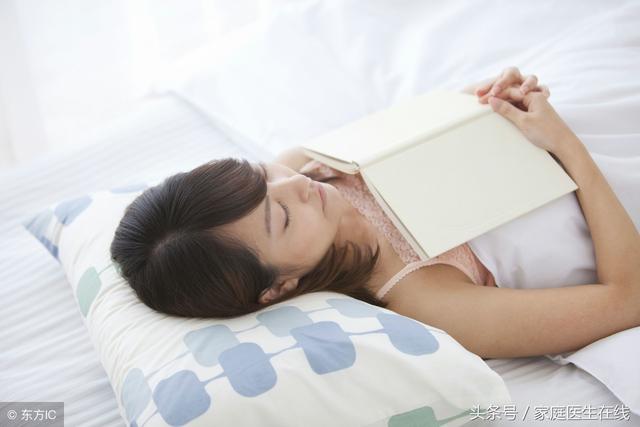 提醒：睡覺前拒絕做這7件事，擺脫失眠也很簡單