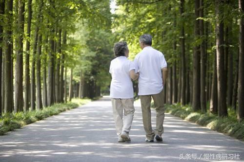 「飯後百步走，活到九十九」竟然錯了？飯後做這些事等於慢性自殺