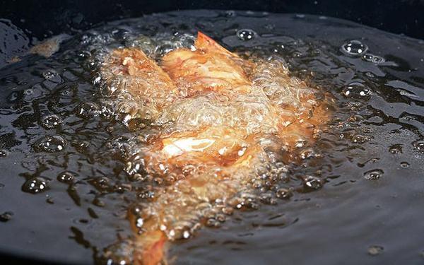脖子上出現這3種情況，可能是癌症前兆，快看一看、摸一摸