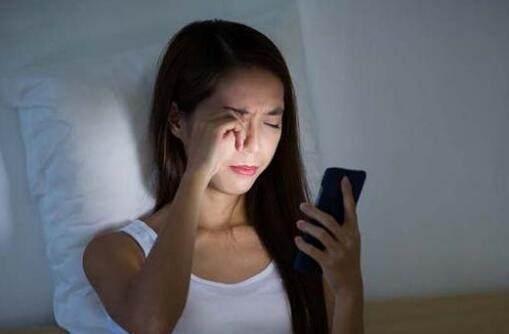 熬夜對身體的四大危害！看完你還有勇氣熬嗎？