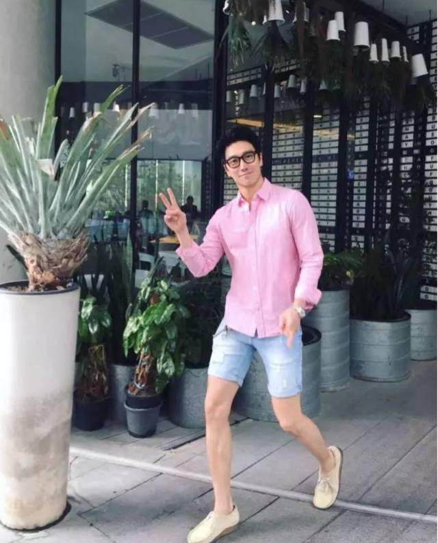 她從48歲開始健身，在52歲這年，竟有了20歲的身材？ 