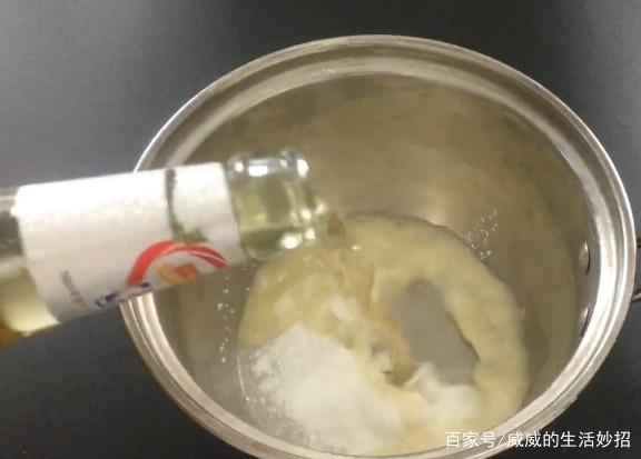 夏天將啤酒倒入下水道，看完這一招，你會感謝我的，實在太好用了！ 
