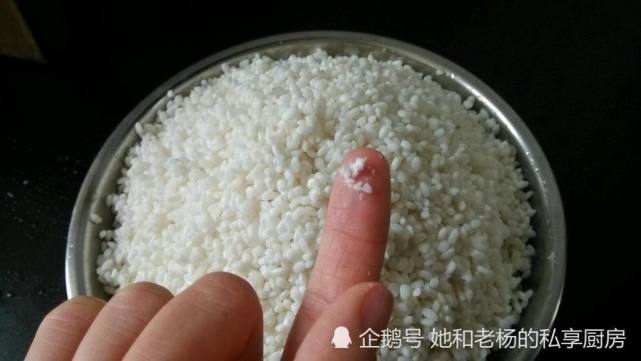 第一回聽說塑料瓶也能包粽子，教你一招端午節包粽子又快又結實