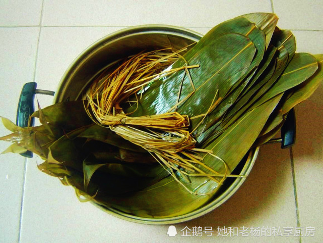 第一回聽說塑料瓶也能包粽子，教你一招端午節包粽子又快又結實
