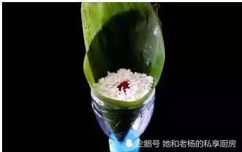 第一回聽說塑料瓶也能包粽子，教你一招端午節包粽子又快又結實