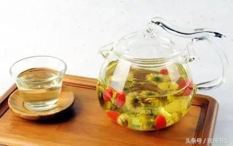 喝水加一物，排出體內10年垃圾、漂亮又健康！