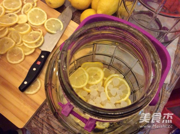 檸檬不只是泡水喝！「自製檸檬酵素」方法技巧教給你，就是這麼簡單！ 