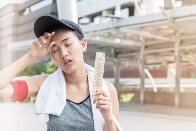 出汗是夏天最好的保養品！但這4個地方出汗過多，就要警惕啦！