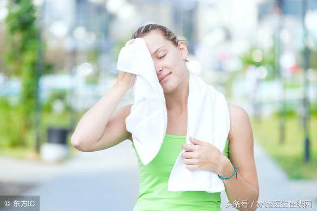 動不動就容易大汗淋漓，是怎麼回事？出汗也分為這3種