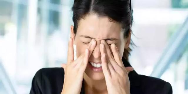 治乾眼最好的辦法是多眨眼？費眼時代你要知道的愛眼全指南！