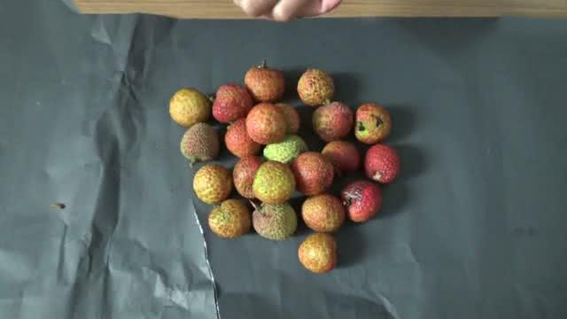 荔枝買回來才放一晚上就變黑了？教你一招，荔枝保存一個星期都不變黑，太實用了！ 