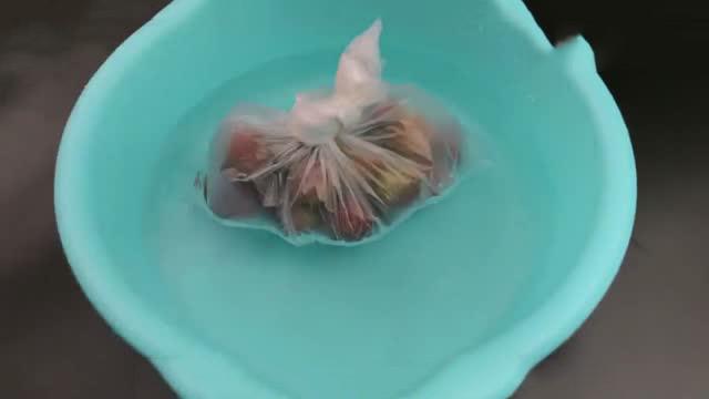 荔枝買回來才放一晚上就變黑了？教你一招，荔枝保存一個星期都不變黑，太實用了！ 