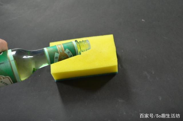 百潔布上滴幾點花露水，沒想到作用這麼大，解決了家家戶戶的難題！ 