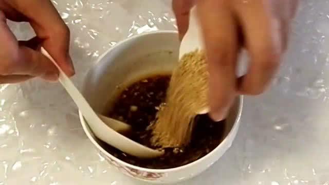「涼拌黑木耳」香不香就看這2味，現拌現吃口感最爽脆，灑點芝麻香氣四溢！ 