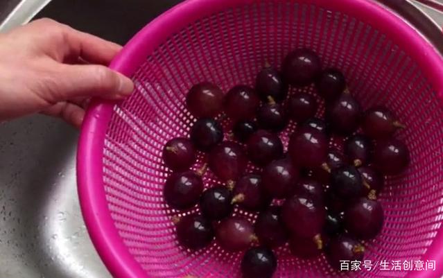 葡萄只用清水洗過就吃了？其實做錯了，用「它」洗葡萄，葡萄乾淨得能連皮一起吃！ 