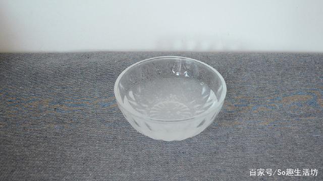 手指被刺扎到了用針都挑不出來？只需用它泡一泡，讓刺自己跑出來！ 