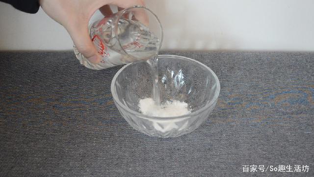 手指被刺扎到了用針都挑不出來？只需用它泡一泡，讓刺自己跑出來！ 