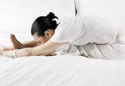 晚上睡覺小腿突然抽筋咋回事？如何預防？