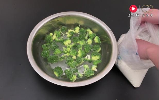 花椰菜好吃卻難清洗？教你簡單一招，水裡加點「它」，蟲卵污垢自己跑出來！ 