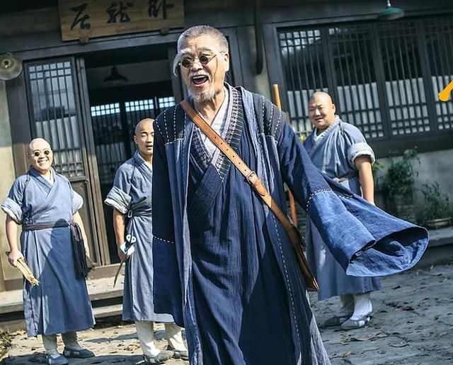 兩人同演《笑林小子》走紅，一人霸屏多年，他卻落魄打工湊學費！