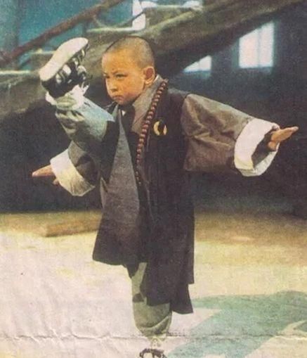 兩人同演《笑林小子》走紅，一人霸屏多年，他卻落魄打工湊學費！
