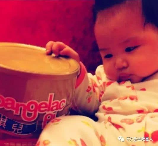 朱茵6歲女兒近照曝光，因這一點拉低顏值，黃貫中也說她不像父母