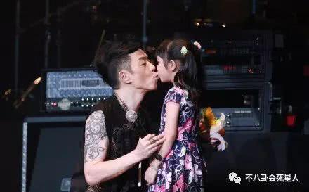 朱茵6歲女兒近照曝光，因這一點拉低顏值，黃貫中也說她不像父母