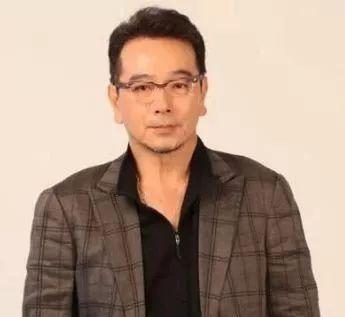 台灣八九十年代當紅小生張晨光生活照，兩個兒子均是試管嬰兒，他和這樣的女人在一起！