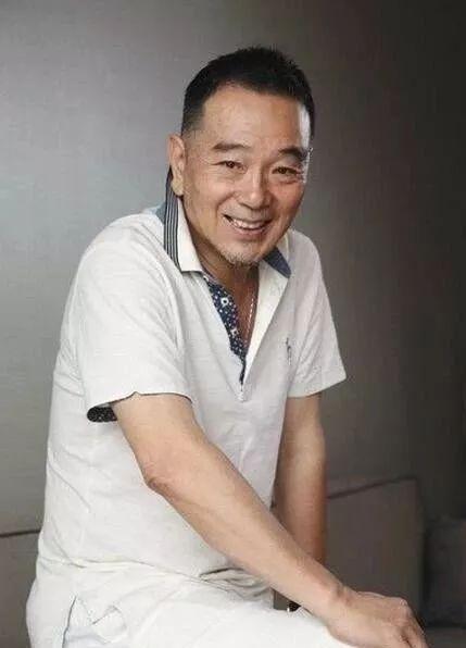 台灣八九十年代當紅小生張晨光生活照，兩個兒子均是試管嬰兒，他和這樣的女人在一起！