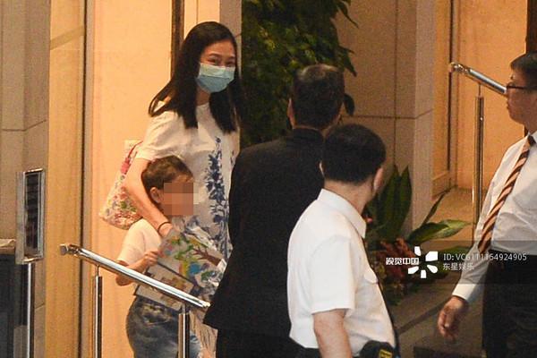 52歲朱麗倩被爆懷孕，劉德華回應：我每晚都很努力！