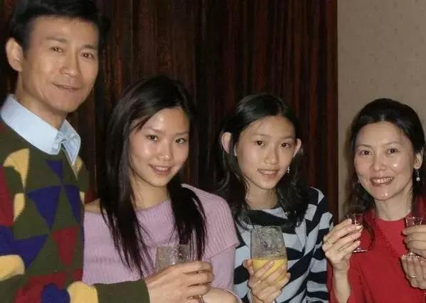 肥姐離世12年後，鄭少秋終於說出當年離婚真相，原來被誤會了30年！