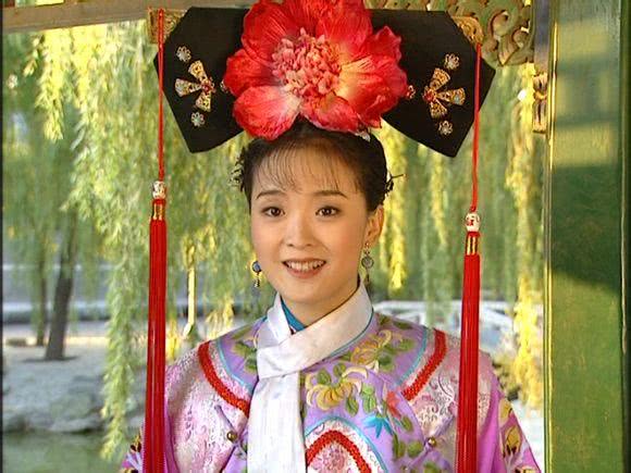 22歲嫁豪門，繼子跟她對著干，兒子扇她耳光，家庭地位不如保姆！