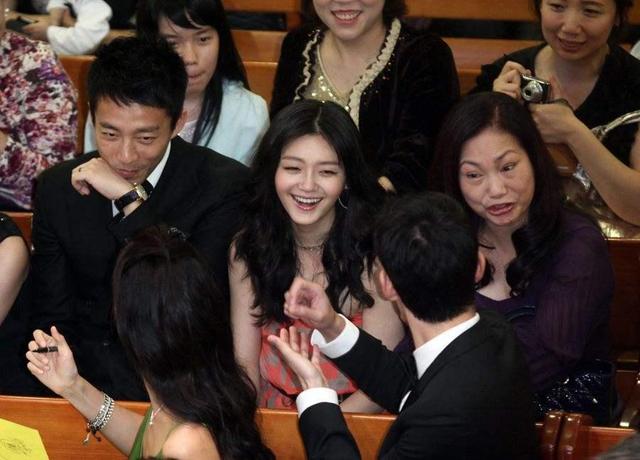 媽媽和老婆同時掉水裡先救誰？聽汪小菲的回答後，感覺大S沒嫁錯！