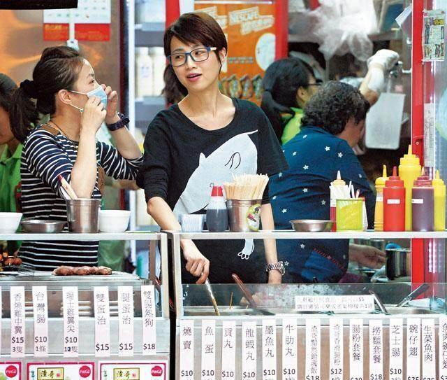 港姐冠軍譚小環戲癮難耐重回大熒幕，坦言後來賣魚蛋並非苦於生計